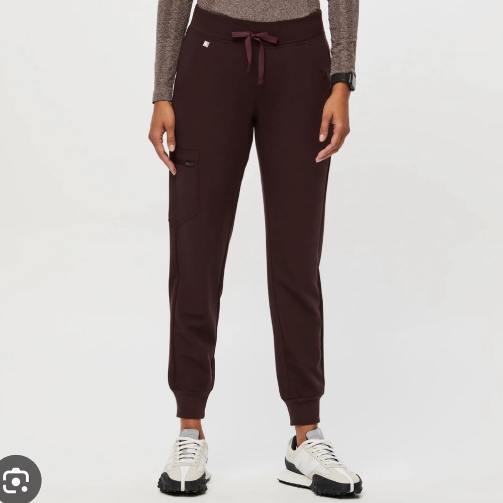 Figs Zamora Petite Jogger Scrub Pants - XXS - Petite / Espresso